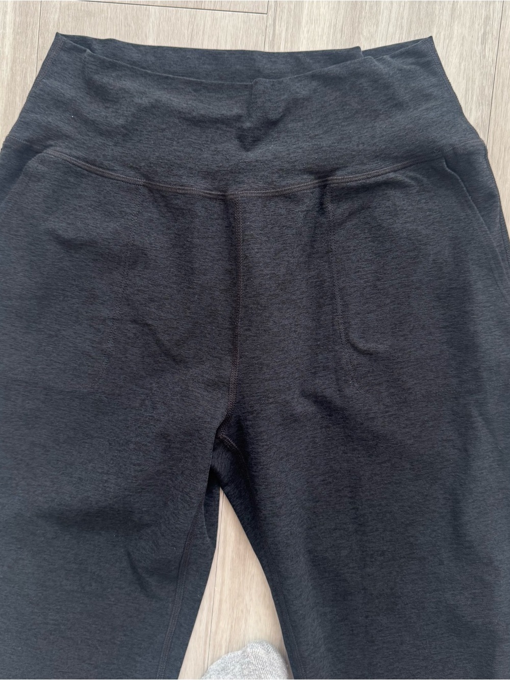 Beyond Yoga spacedye black charcoal joggers size medium - Picture 2 of 9